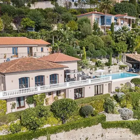 De Luxe à Villa *