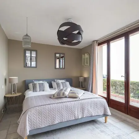 De Luxe à Villa *
