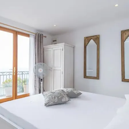 De Luxe A Villa