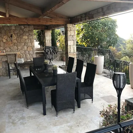 De Luxe à Villa